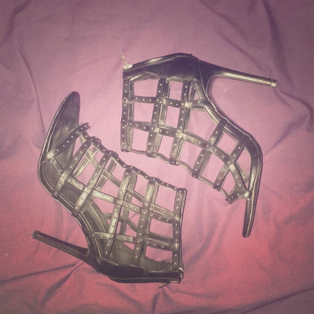Black Cagey size 7 Zara heels